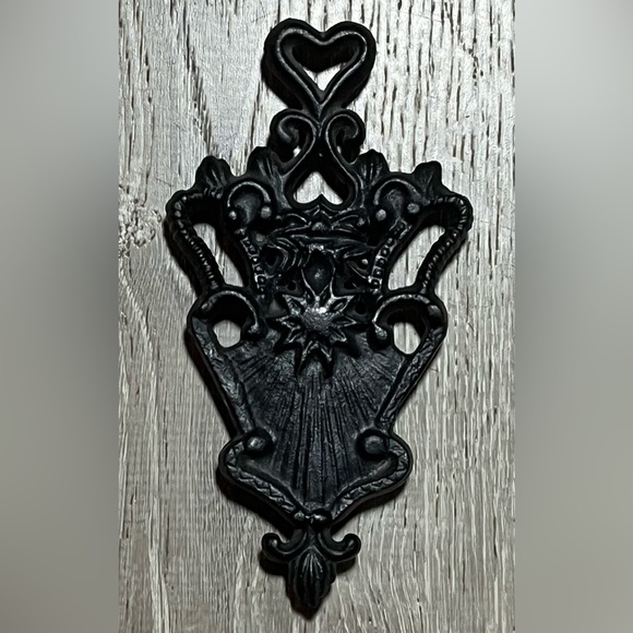 Vintage Wilton Cast Iron Trivet With Hearts and Sunburst Design Black 6” EUC - Picture 4 of 7